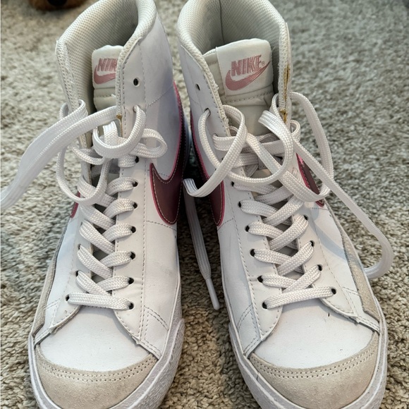 Nike sneakers - Picture 2 of 3